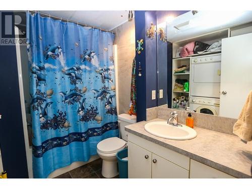 4598 Cedar Hill Road, Falkland, BC - Indoor Photo Showing Bathroom