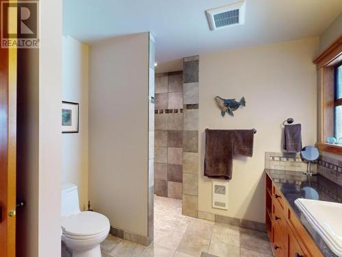 8863 Stark Road, Powell River, BC - Indoor Photo Showing Bathroom