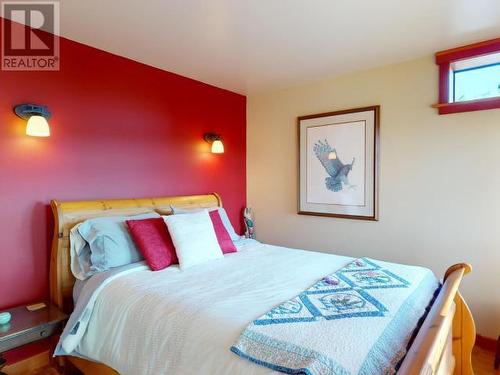 8863 Stark Road, Powell River, BC - Indoor Photo Showing Bedroom