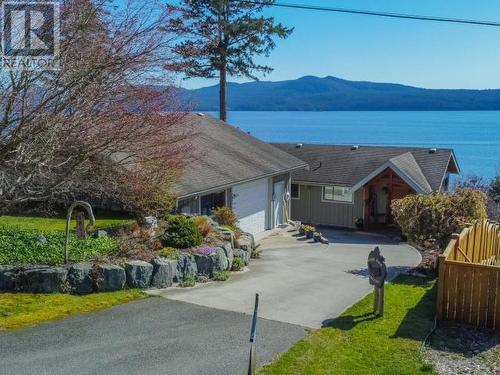 8863 Stark Road, Powell River, BC - Outdoor