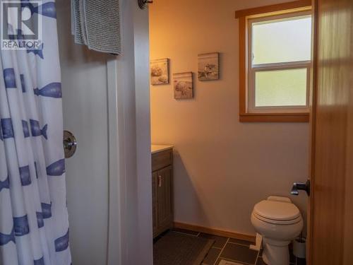 8863 Stark Road, Powell River, BC - Indoor Photo Showing Bathroom