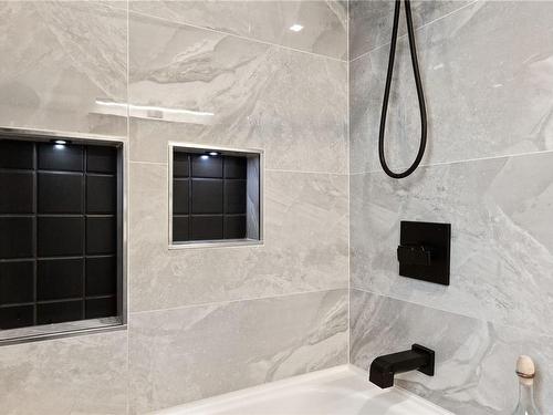 94 Mitchell Rd, Courtenay, BC - Indoor Photo Showing Bathroom