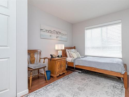 215-5620 Edgewater Lane, Nanaimo, BC - Indoor Photo Showing Bedroom