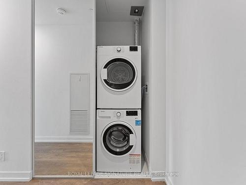 5009-5 Buttermill Ave, Vaughan, ON - Indoor Photo Showing Laundry Room