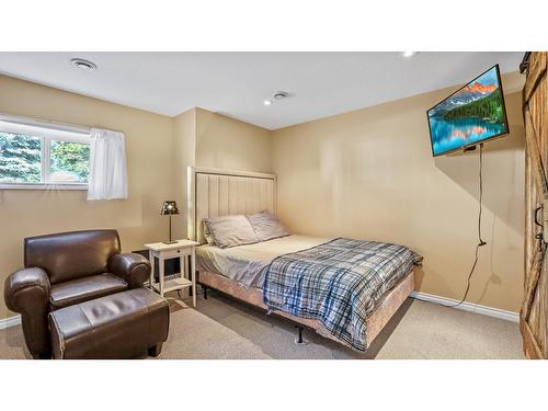 126 - 4835 Radium Boulevard, Radium Hot Springs, BC - Indoor Photo Showing Bedroom