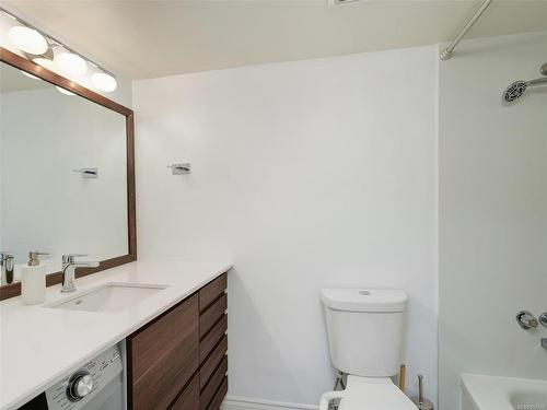 101-1655 Begbie St, Victoria, BC - Indoor Photo Showing Bathroom