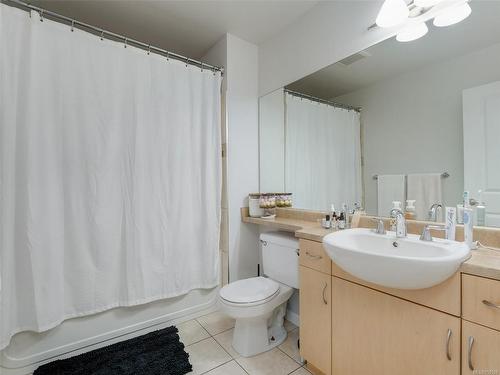 104-827 Fairfield Rd, Victoria, BC - Indoor Photo Showing Bathroom