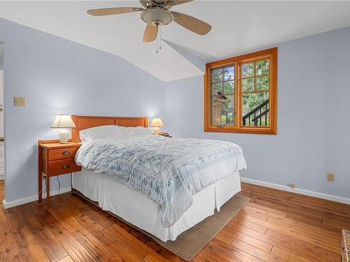 4895 Prospect Lake Rd, Saanich, BC - Indoor Photo Showing Bedroom