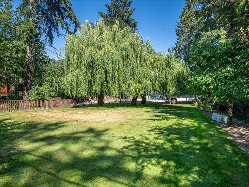 4895 Prospect Lake Rd, Saanich, BC - Outdoor