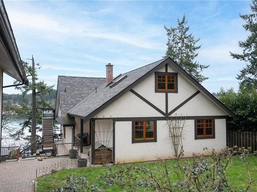 4895 Prospect Lake Rd, Saanich, BC - Outdoor