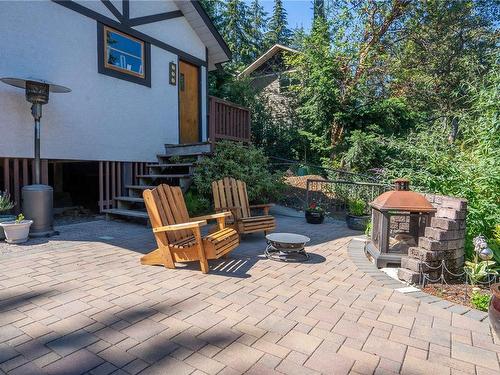 4895 Prospect Lake Rd, Saanich, BC - Outdoor