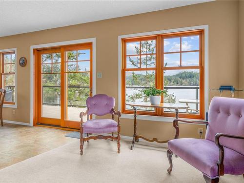 4895 Prospect Lake Rd, Saanich, BC - Indoor