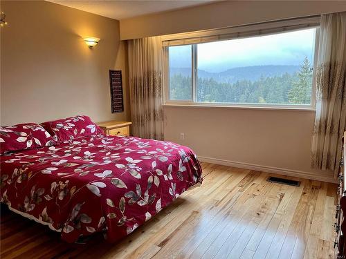 1146 2Nd Ave, Ladysmith, BC - Indoor Photo Showing Bedroom