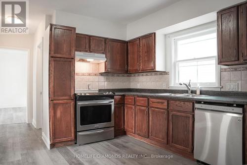 10 Springdale Ave, St. Catharines, ON - Indoor Photo Showing Kitchen