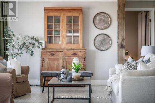7 Port Hoover Road, Kawartha Lakes, ON - Indoor Photo Showing Living Room
