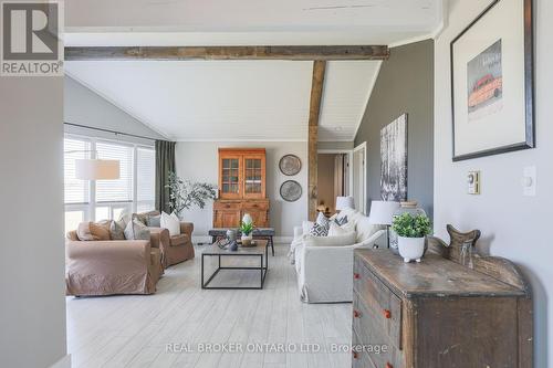 7 Port Hoover Road, Kawartha Lakes, ON - Indoor Photo Showing Living Room