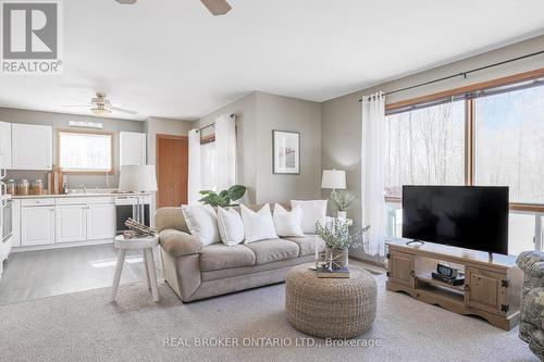 29 Clear Lake Court, Marmora And Lake, ON - Indoor Photo Showing Living Room