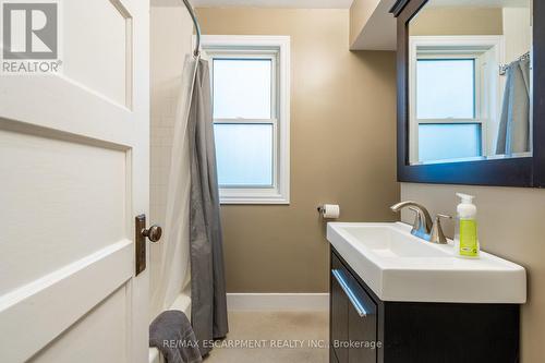 4841 Victoria Avenue N, Lincoln, ON - Indoor Photo Showing Bathroom