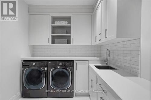 128 Balsam Drive, Oakville, ON - Indoor Photo Showing Laundry Room
