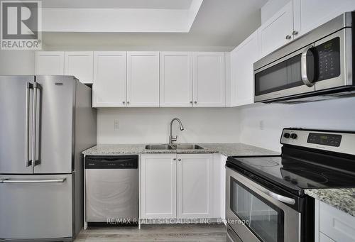 #60 -60 Winston Park Blvd, Toronto, ON - Indoor Photo Showing Kitchen With Stainless Steel Kitchen With Double Sink