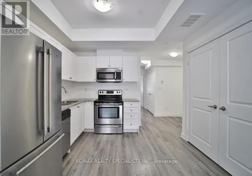 60 - 60 Winston Park Boulevard, Toronto, ON - Indoor Photo Showing Kitchen With Stainless Steel Kitchen
