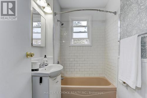 708 Lake Dr S, Georgina, ON - Indoor Photo Showing Bathroom