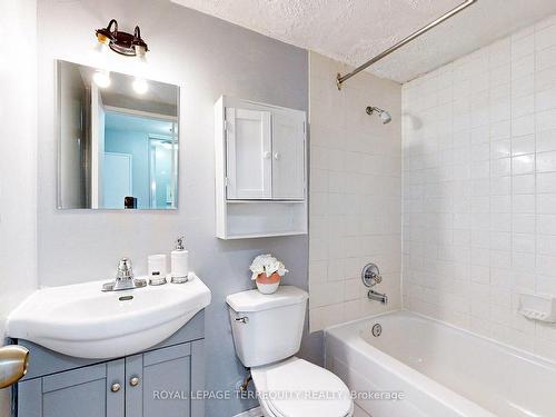1201-2645 Kipling Ave, Toronto, ON - Indoor Photo Showing Bathroom