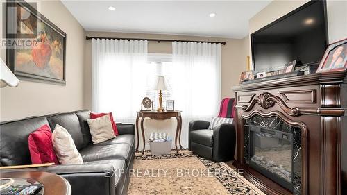14 Rockingham Crt, London, ON - Indoor Photo Showing Living Room With Fireplace