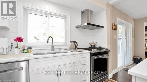 14 Rockingham Court, London, ON - Indoor Photo Showing Kitchen With Double Sink With Upgraded Kitchen