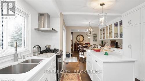 14 Rockingham Crt, London, ON - Indoor Photo Showing Kitchen With Double Sink