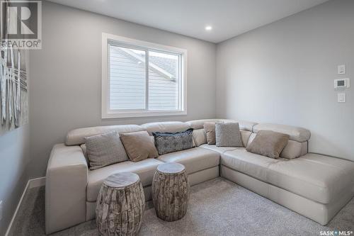 150 Kostiuk Crescent, Saskatoon, SK - Indoor Photo Showing Living Room
