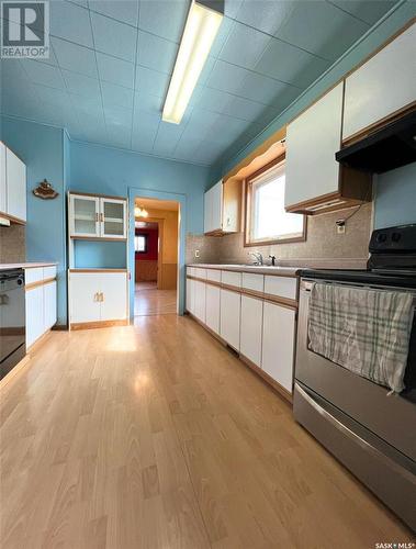 118 5Th Avenue Se, Swift Current, SK - Indoor Photo Showing Kitchen