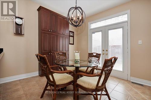 6 Versailles Cres, Barrie, ON - Indoor Photo Showing Dining Room