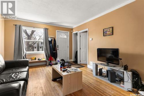 635 Wascana Street, Regina, SK - Indoor Photo Showing Living Room