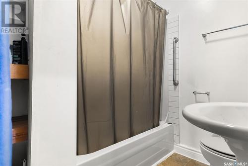 635 Wascana Street, Regina, SK - Indoor Photo Showing Bathroom
