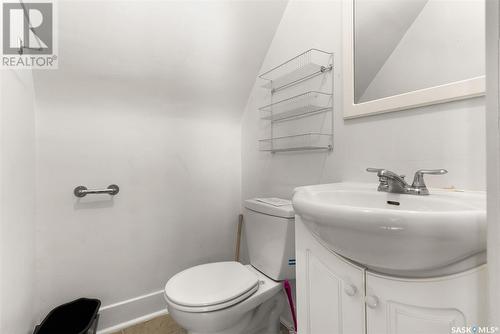 635 Wascana Street, Regina, SK - Indoor Photo Showing Bathroom