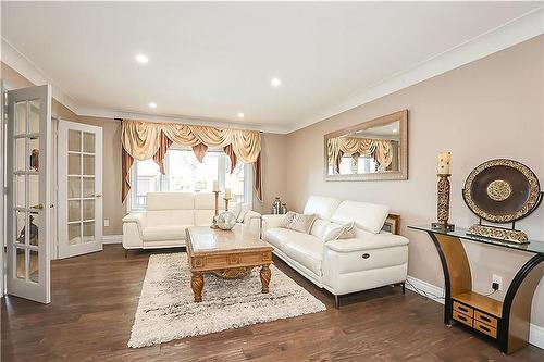 68 Montmorency Drive, Hamilton, ON - Indoor Photo Showing Living Room