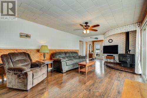 117 Kenedon Drive, Kawartha Lakes, ON - Indoor Photo Showing Living Room