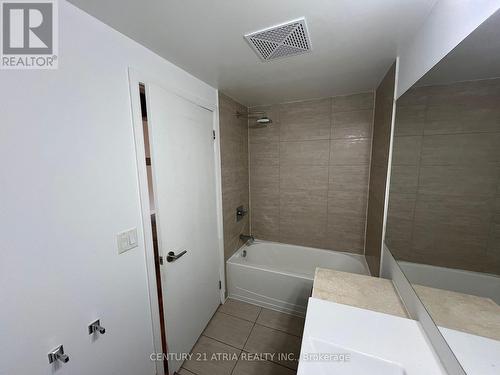 302 - 478 King Street W, Toronto, ON - Indoor Photo Showing Bathroom