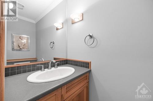 1798 Playfair Drive, Ottawa, ON - Indoor Photo Showing Bathroom