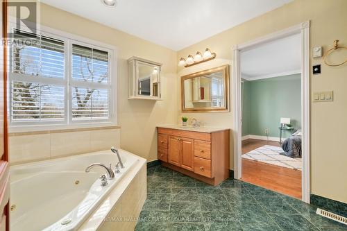 48 Tremaine Terrace, Cobourg, ON - Indoor Photo Showing Bathroom