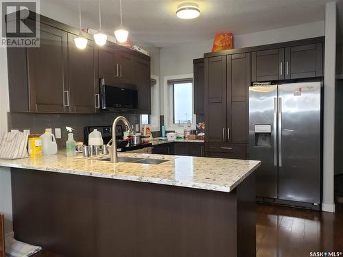 619 Ells Crescent, Saskatoon, SK - Indoor Photo Showing Kitchen With Double Sink With Upgraded Kitchen