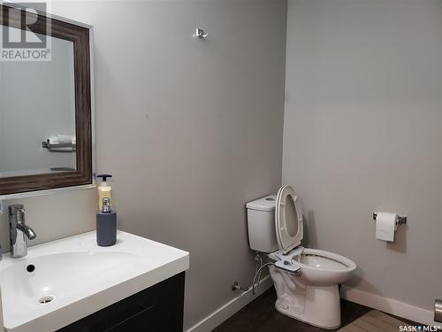 619 Ells Crescent, Saskatoon, SK - Indoor Photo Showing Bathroom