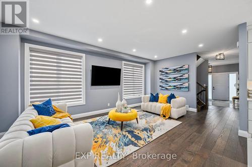 81 Woodland Cres, Tillsonburg, ON - Indoor Photo Showing Living Room