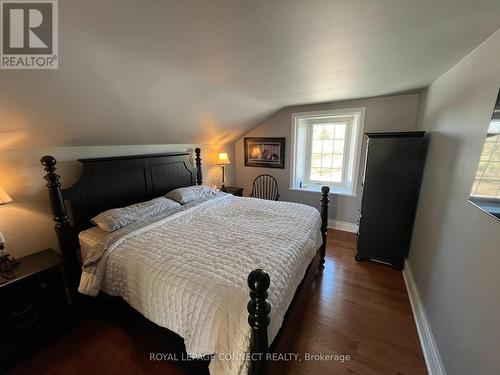 1622 County 2 Rd, Augusta, ON - Indoor Photo Showing Bedroom