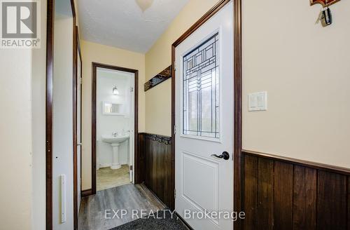 97 Wellington St N, Mapleton, ON - Indoor Photo Showing Other Room