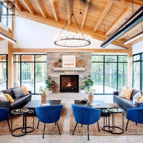 168 Courtland Street, Blue Mountains, ON - Indoor Photo Showing Living Room With Fireplace