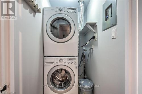 #1003 -95 Base Line Rd W, London, ON - Indoor Photo Showing Laundry Room