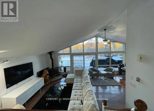 23 Bank Road, Kawartha Lakes, ON - Indoor Photo Showing Living Room