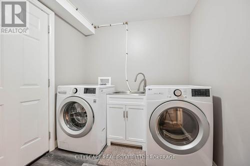 113 Columbus Gate N, Hamilton, ON - Indoor Photo Showing Laundry Room